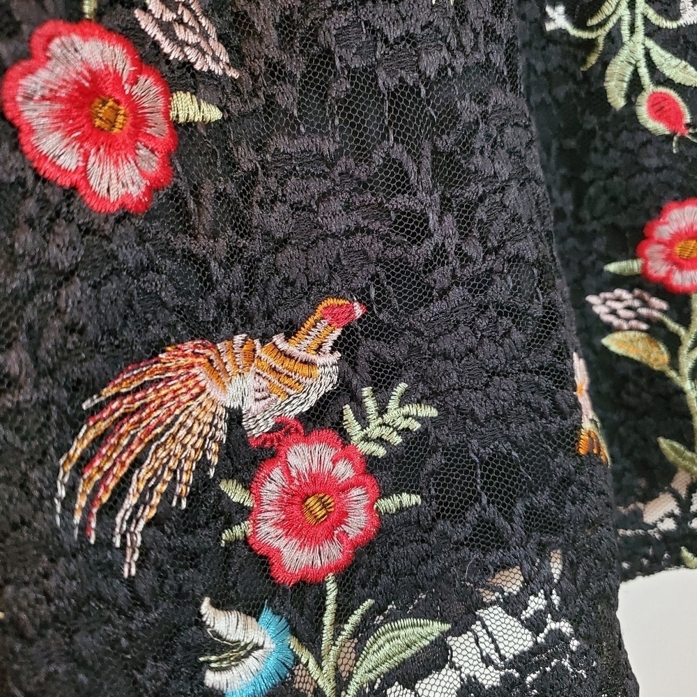 Solitaire floral embroidered black lace bellsleeve top size small - Picture 3 of 15